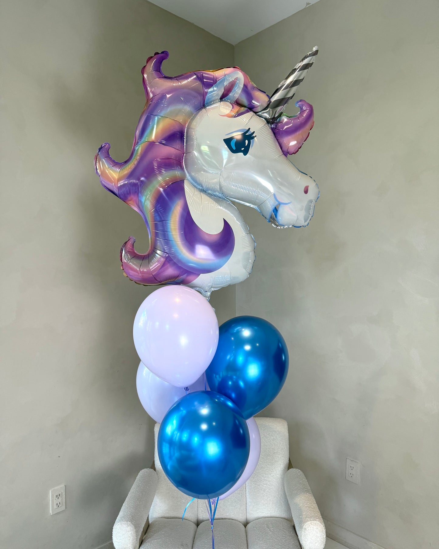 Giant Unicorn Balloon Bouquet with 5 Helium Balloons With Weight